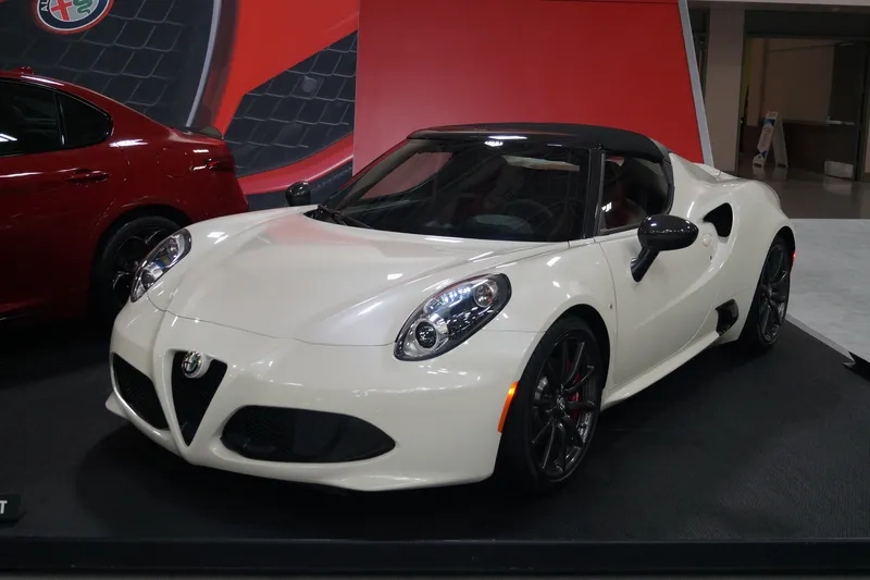 Thưởng thức xe alfa romeo 4c sang trọng và đẳng cấp