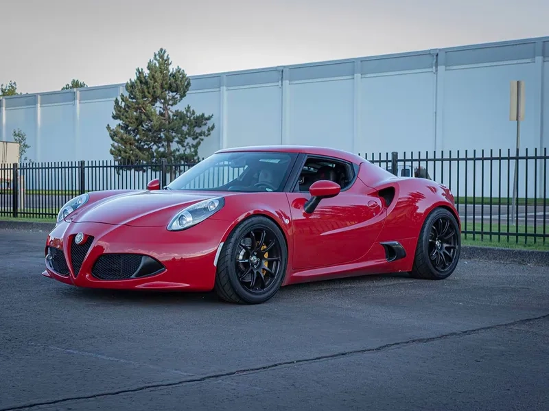 Biến xe alfa romeo 4c làm hình nền đầy phong cách