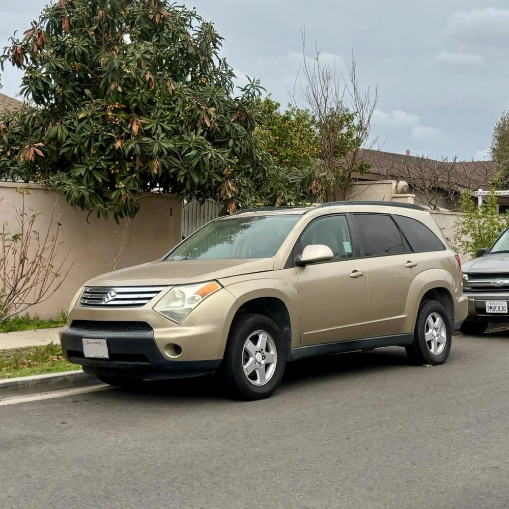 Suzuki XL7 đời cũ màu vàng cát độ mâm 5 chấu bản lớn đơn giản