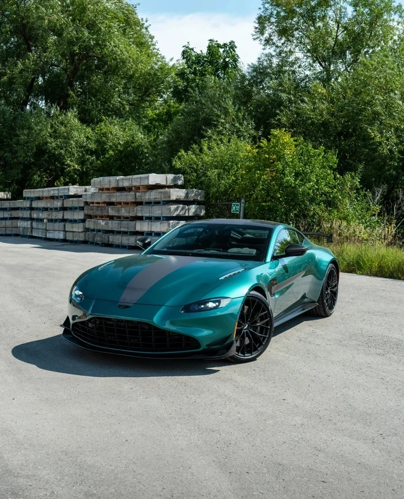 Phiên bản coupe ấn tượng Aston Martin Vantage coupe