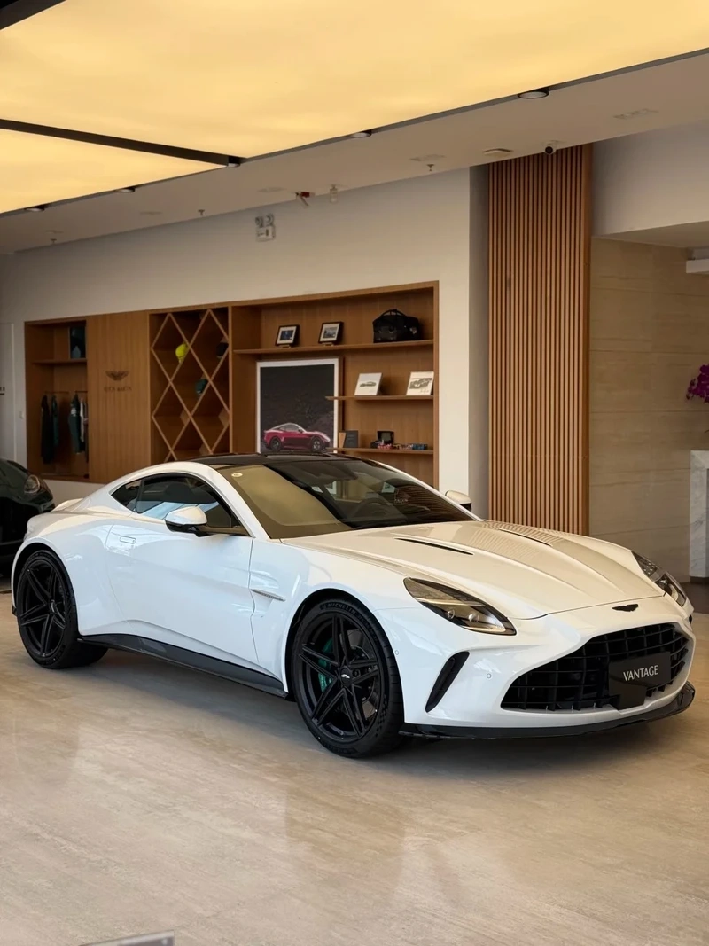Ngắm nhìn vẻ đẹp Aston Martin Vantage đẹp mọi góc