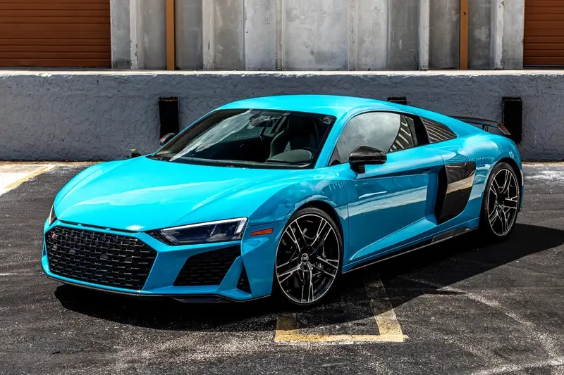 Mui trần phóng khoáng cá tính Audi R8 mui trần