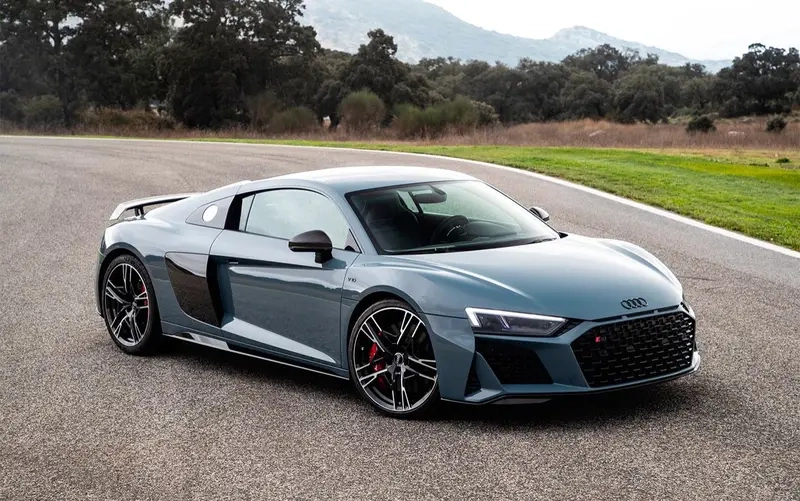 Cá tính mạnh mẽ đầy phong cách Audi R8 cá tính mạnh