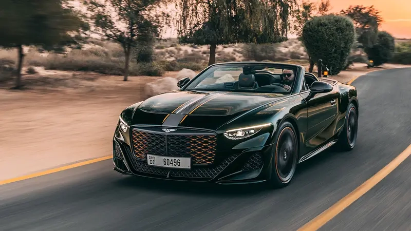 Khí chất lãnh đạo toát lên từ ảnh xe Bentley thể hiện quyền lực