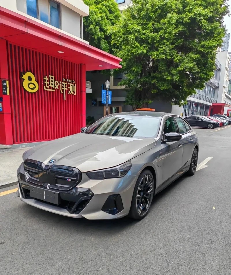 Cảm giác tăng tốc tuyệt vời BMW M Series tăng tốc nhanh