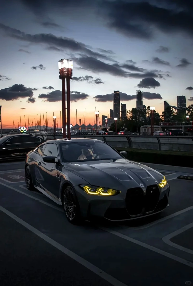 Phiên bản M4 phong cách thể thao BMW M Series phiên bản M4