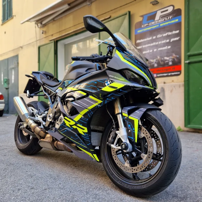 Mẫu BMW S1000 2023 màu trắng