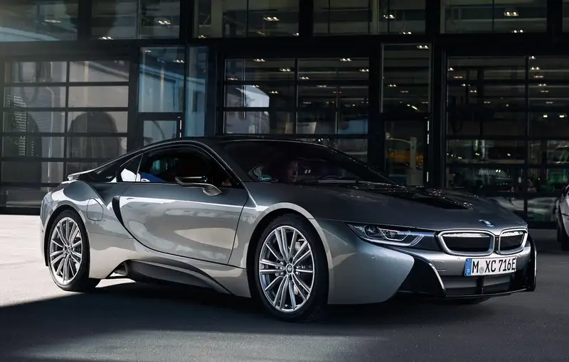 Bmw i8 mui trần cũ vẫn rất được săn đón