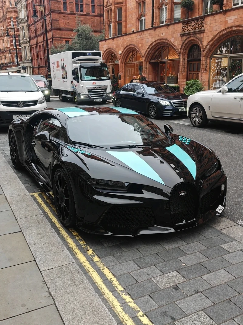 Cảm nhận sức mạnh của Bugatti Chiron mạnh nhất