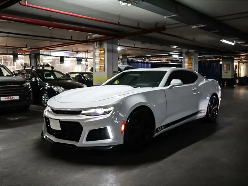 Màu sắc nổi bật trên phố Chevrolet Camaro màu sắc nổi bật