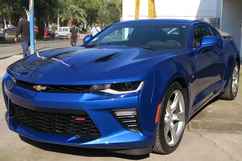 Lướt phố mạnh mẽ cùng Chevrolet Camaro trên đường phố