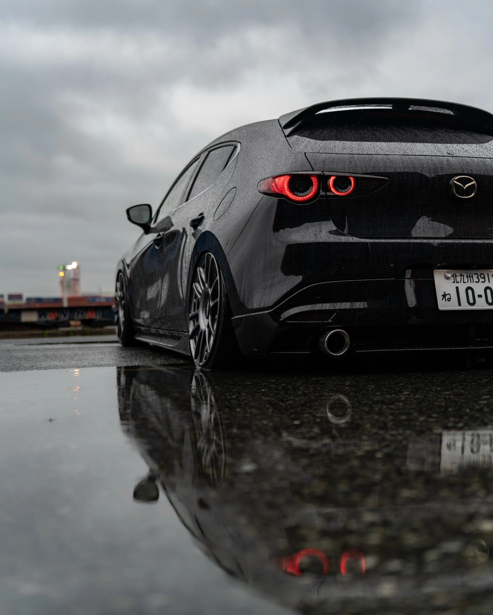 Độ mâm xe Mazda 3 phong cách hạ gầm thể thao sát mặt đất đẹp