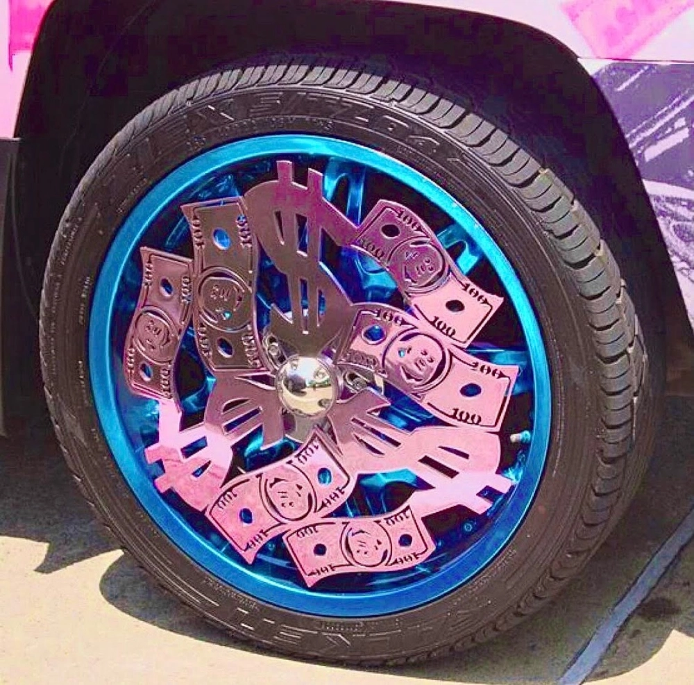 Mẫu độ mâm xe ô tô họa tiết tiền đô la độc lạ màu xanh cá tính