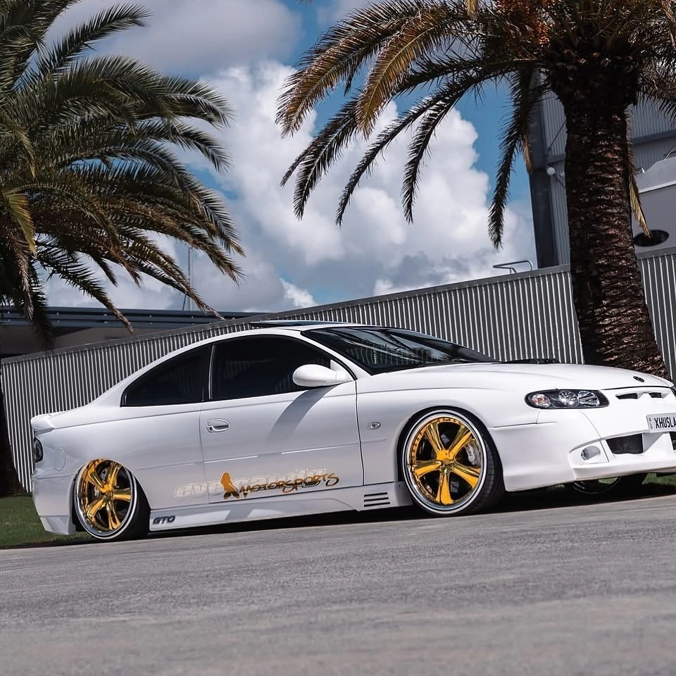 Xe thể thao trắng độ mâm xe ô tô mạ vàng chrome hạ gầm cực đẹp