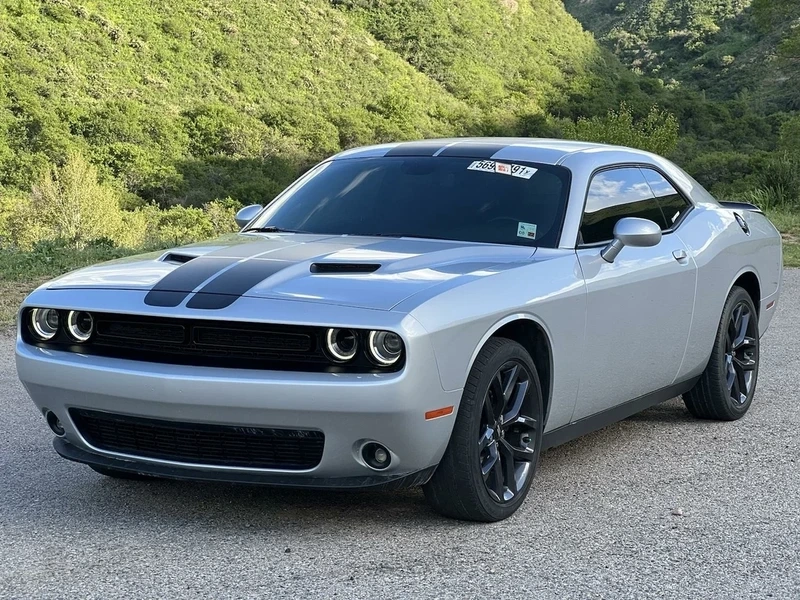 Xe cơ bắp Mỹ mạnh mẽ Dodge Challenger muscle car