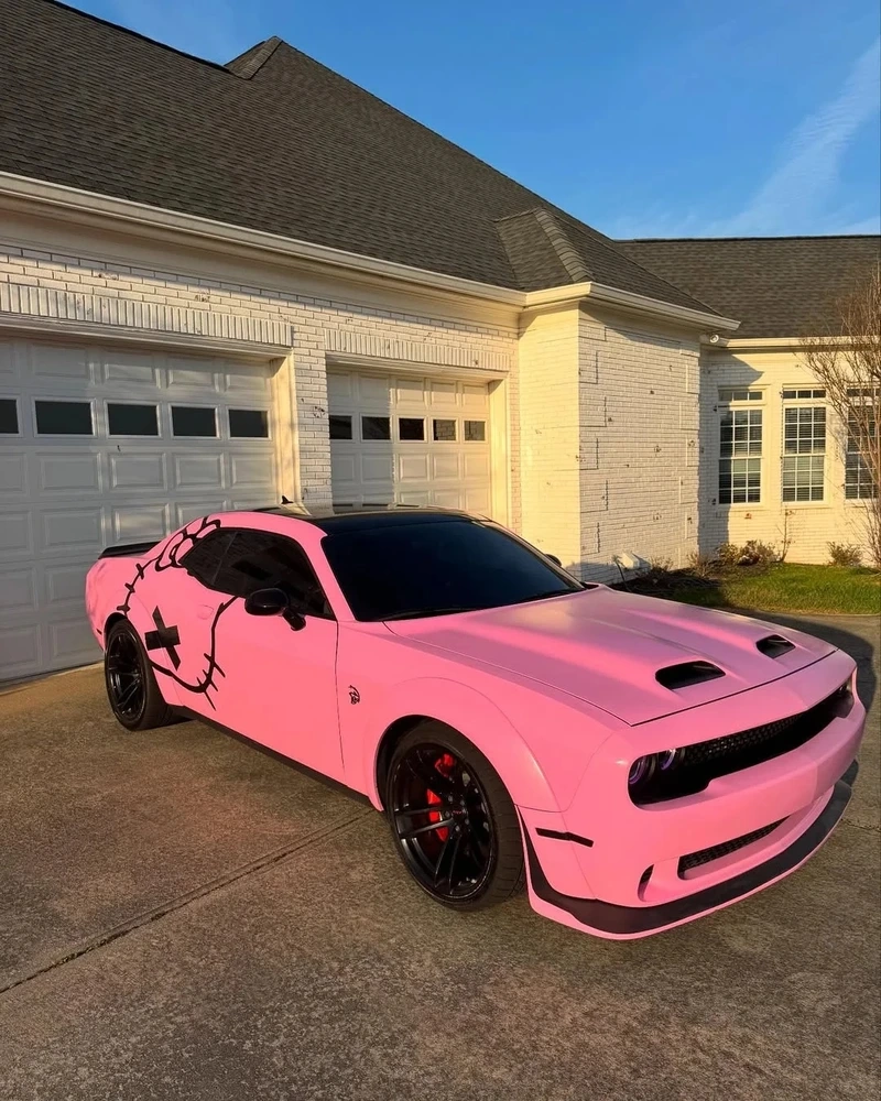 Lướt phố sang chảnh cùng Dodge Challenger chạy phố