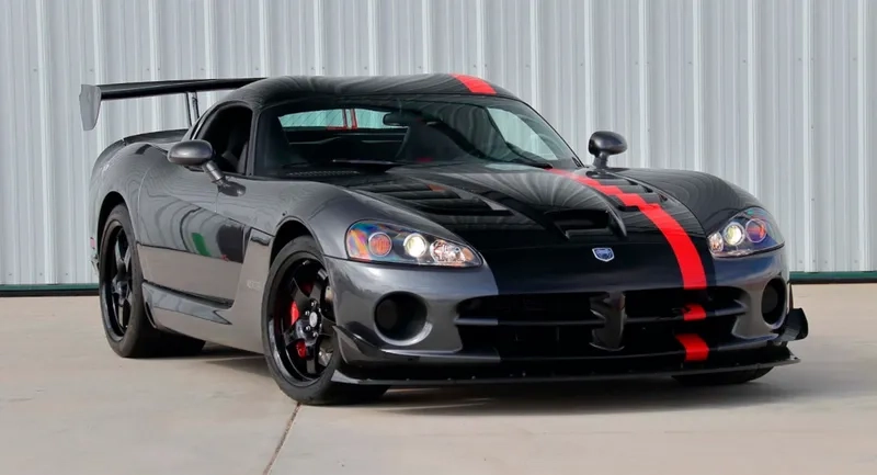 Thưởng lãm xe dodge viper ban ngày rực rỡ sức sống