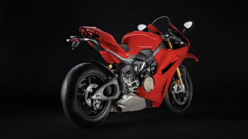 Chi tiết cánh gió Ducati carbon
