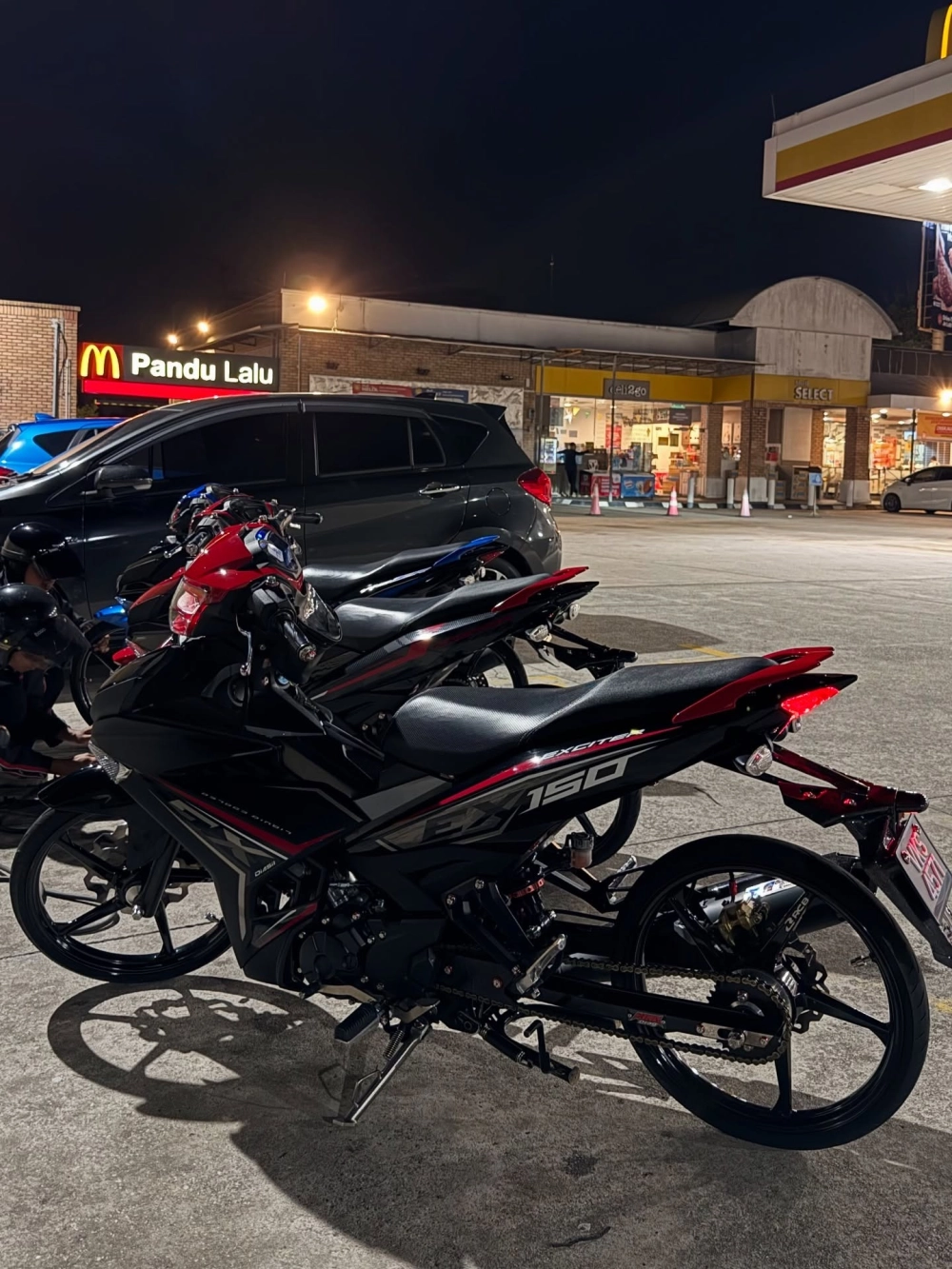 Exciter 150 độ mâm 5 cây màu đen phong cách xe đua Racing màu vàng