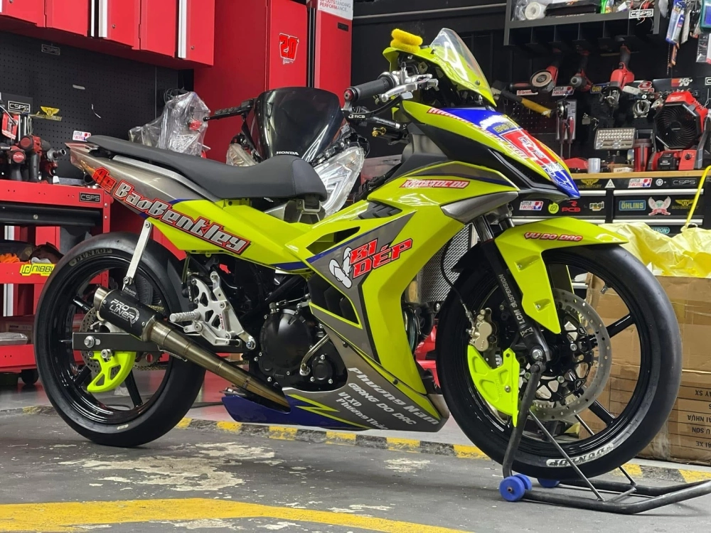 Chi tiết Exciter 150 độ mâm 5 cây màu trắng xe đua Racing cực chất