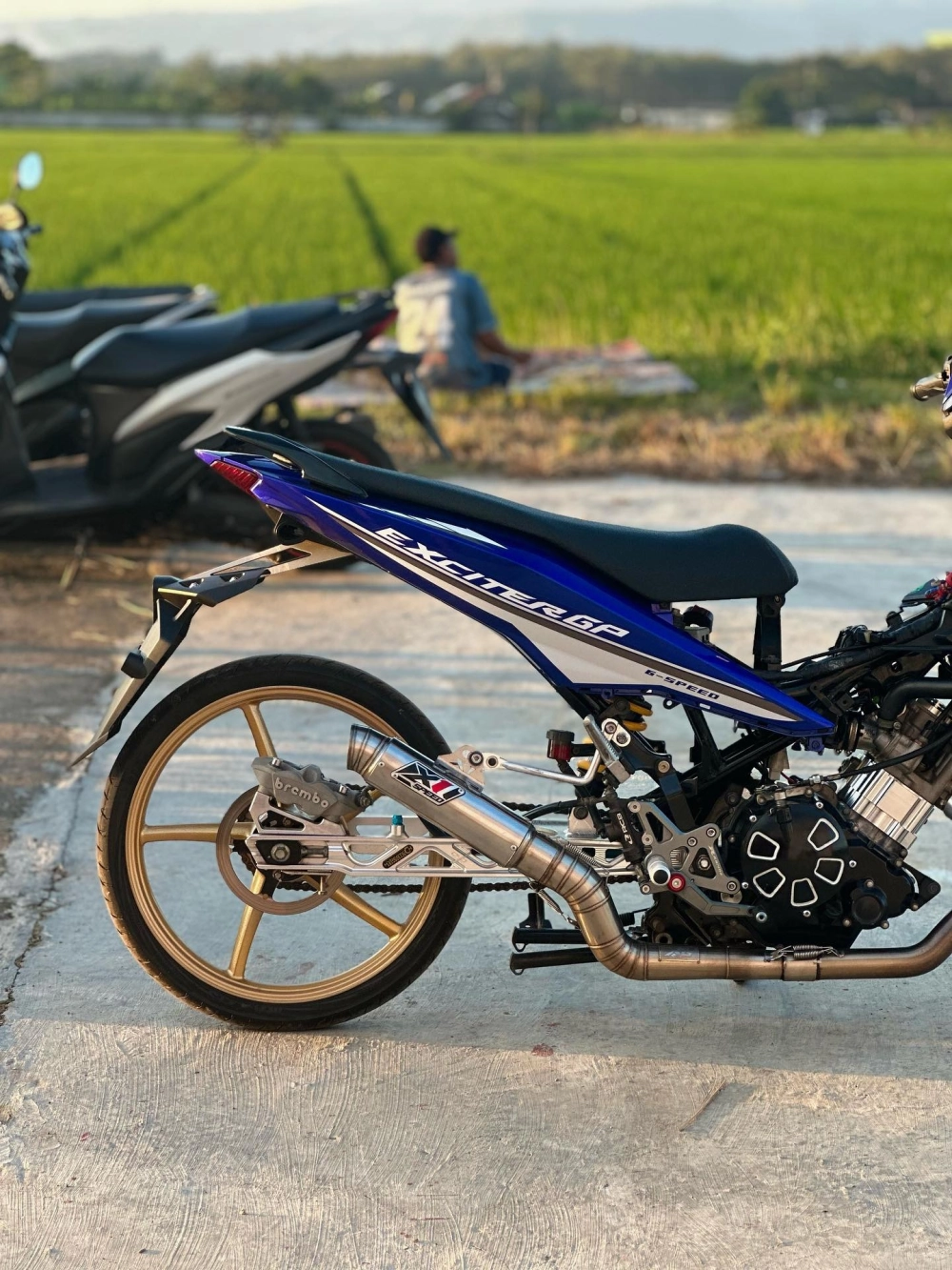 Exciter 150 độ mâm-019 CNC 5 cây màu vàng đồng sáng bóng cực đẹp