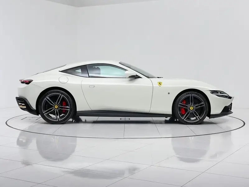 Ferrari Roma mang phong cách châu âu