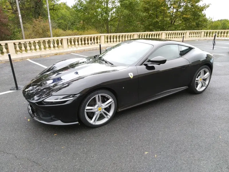 Ảnh Ferrari Roma mang nét sang trọng tinh tế