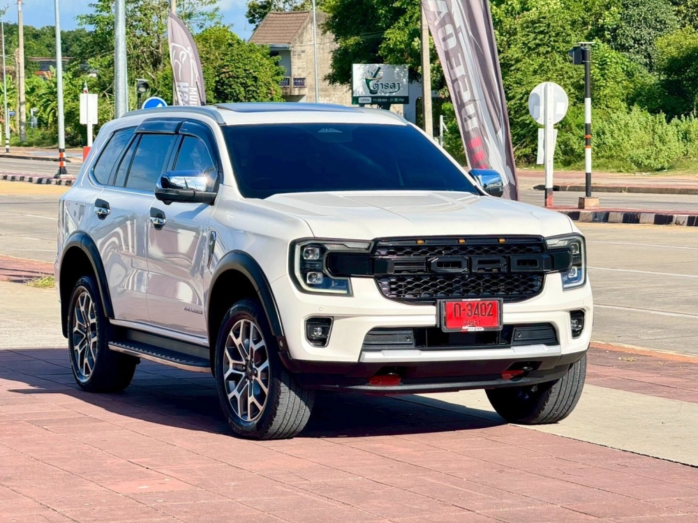 Ford Everest màu trắng độ mâm phong cách Raptor đầy vẻ uy lực