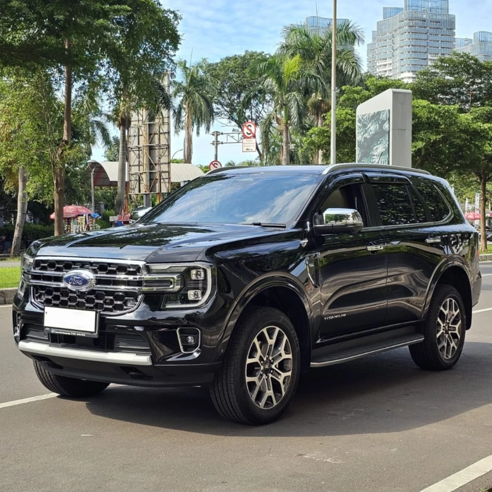 Chiếc Ford Everest độ mâm hợp kim nhôm thiết kế đẹp thanh lịch