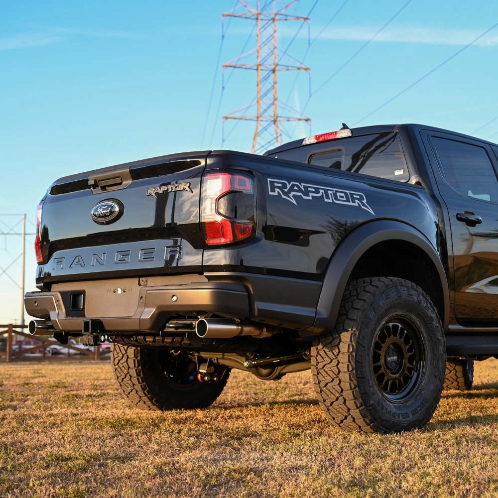 Ford Ranger độ mâm lưới màu đen tại xưởng độ xe chuyên nghiệp