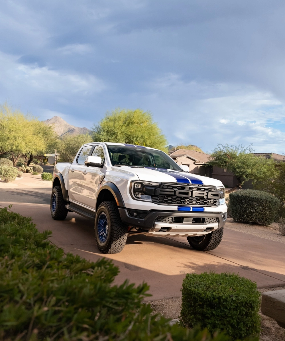 Ford Ranger độ mâm đa chấu màu đen kết hợp lốp gai cực hầm hố