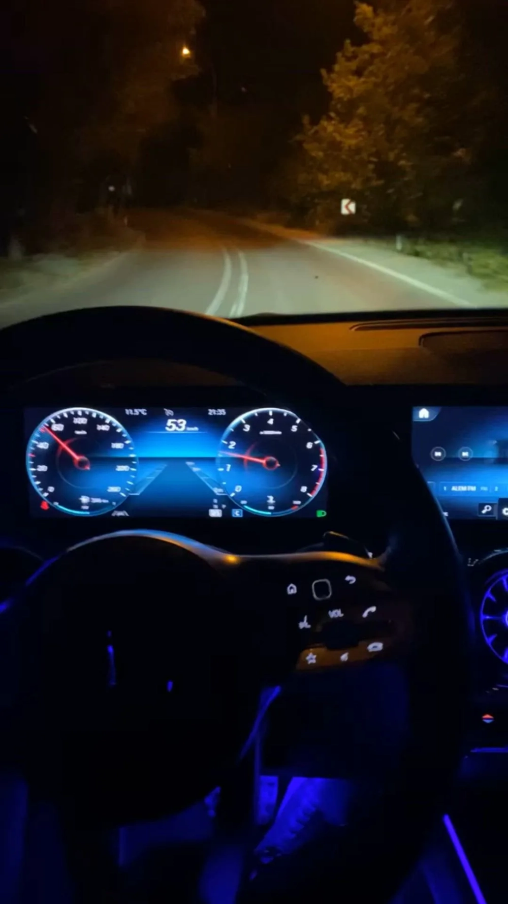 Tối giản nhưng tinh tế cùng hình nền công tơ mét tối giản