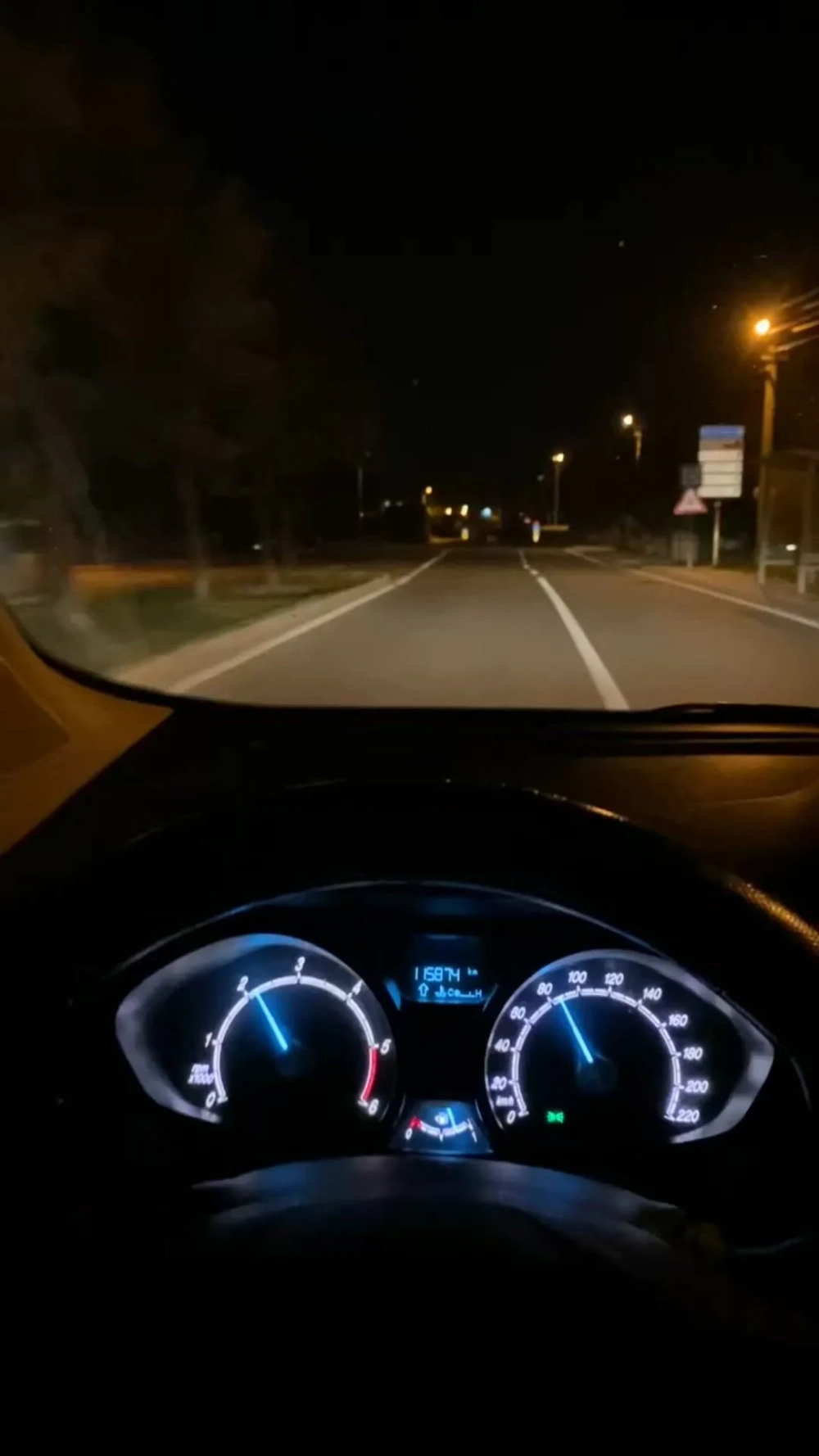 Hình ảnh chi tiết tuyệt vời nhờ hình nền bảng đồng hồ xe