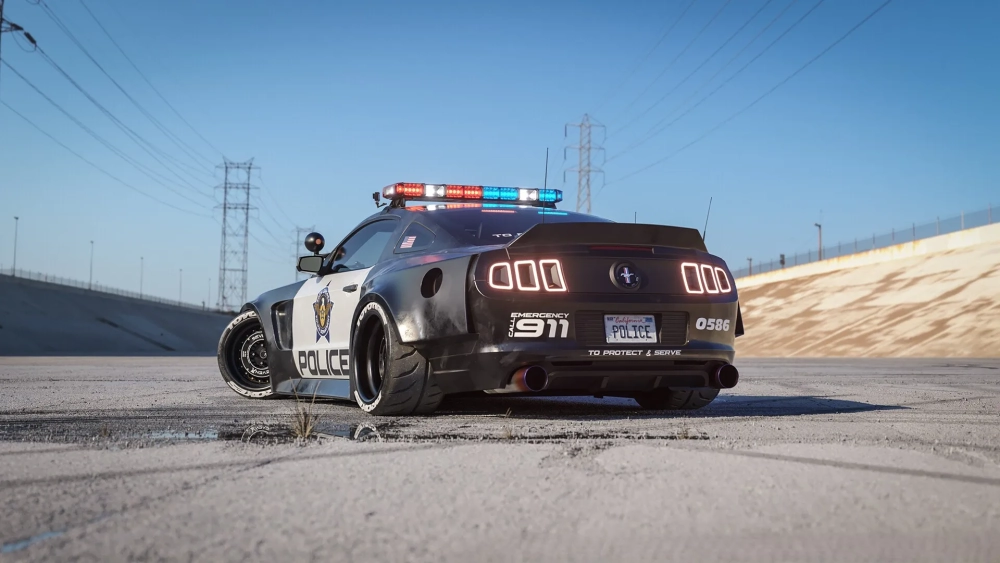 Chuẩn chất lượng cao với hình nền xe cảnh sát chất lượng cao
