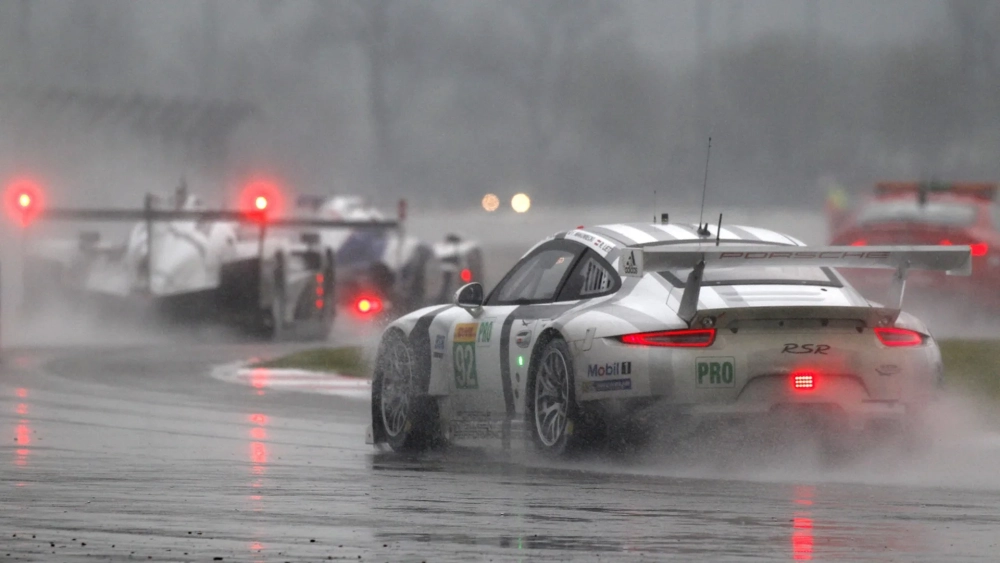 Luôn cập nhật xu hướng với hình nền xe đua mới nhất