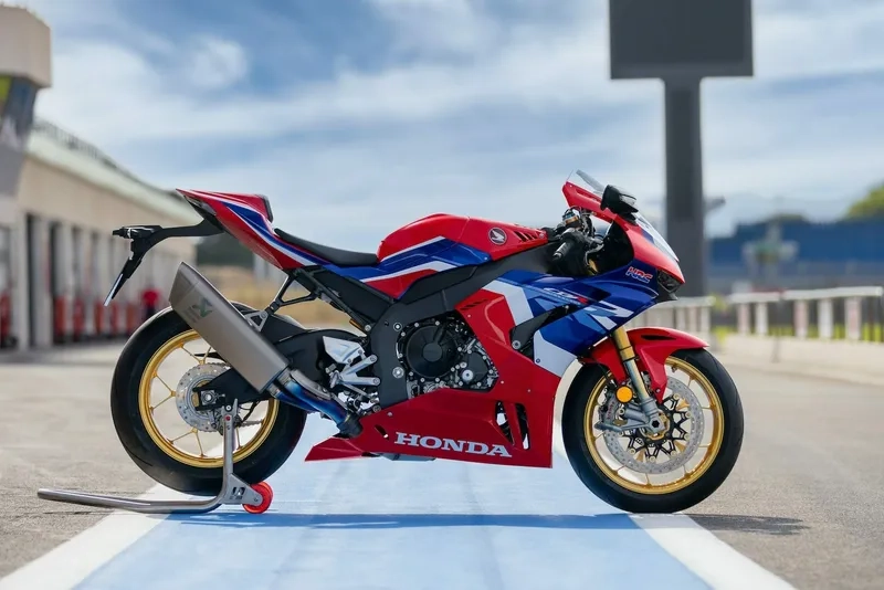 So sánh CBR1000RR và R1 trên đường