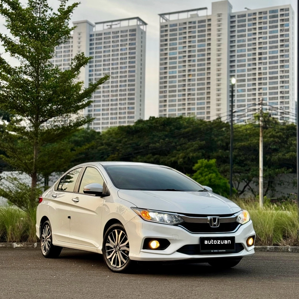 Xe Honda City độ mâm đa chấu thiết kế nan hoa phay bóng lịch lãm