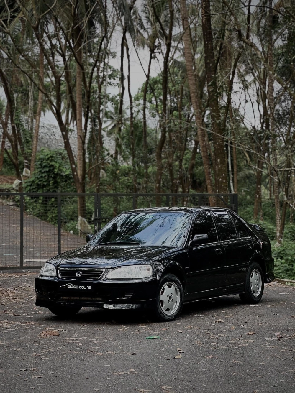 Xe Honda City đen độ mâm đúc 5 chấu cổ điển sáng bóng rất đẹp