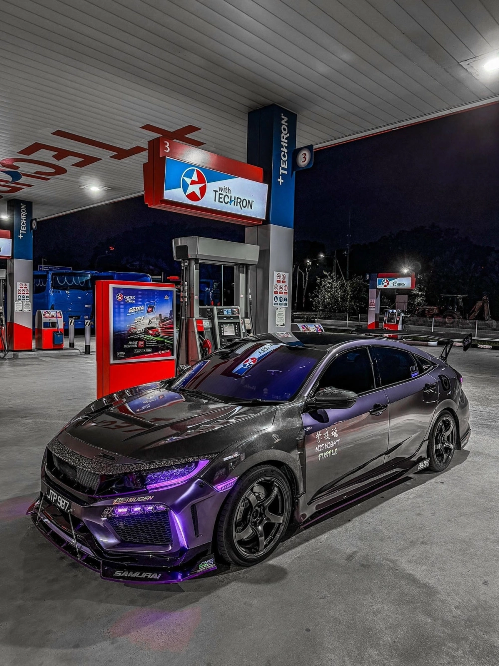 Xe Honda Civic độ mâm 5 chấu đen bóng màu tím đổi màu cực chất