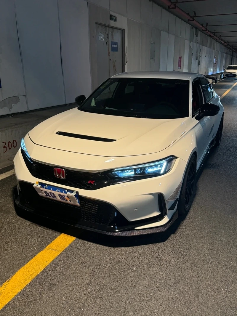Cá tính nổi bật trên phố honda civic type r cá tính