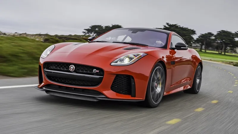 Chiêm ngưỡng xe jaguar f-type svr góc chụp nghệ thuật độc đáo