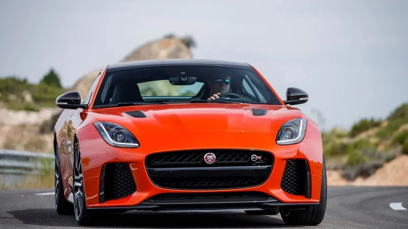 Thiết kế ngoại thất xe jaguar f-type svr tinh tế và sang trọng