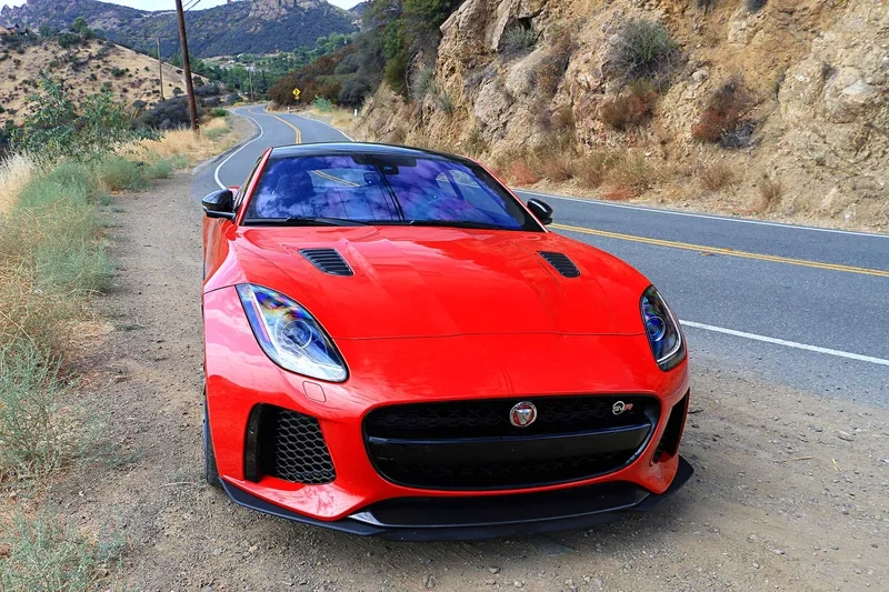 Xe jaguar f-type svr cảm hứng siêu xe tốc độ và mạnh mẽ