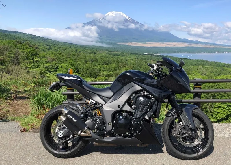 Cổ pô titan Z1000 màu nổi bật