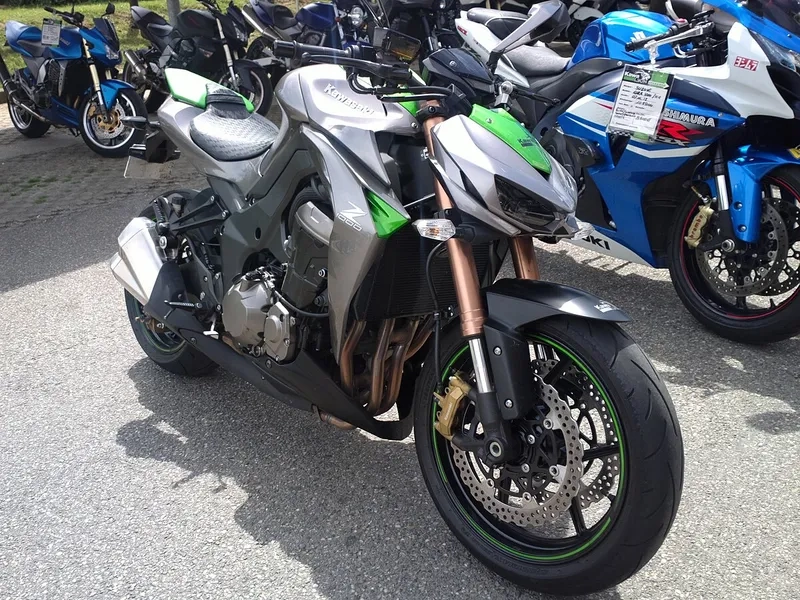 Vẻ ngoài hầm hố Kawasaki Z 1000 2011