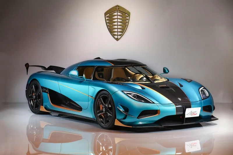Trải nghiệm xe koenigsegg trên đường đua tốc độ tuyệt đỉnh
