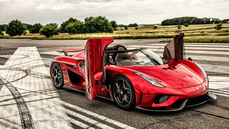 Xe koenigsegg tăng tốc mạnh mẽ và đầy phấn khích