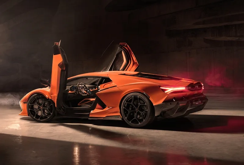 Chiêm ngưỡng xe lamborghini urus sang trọng trên đường