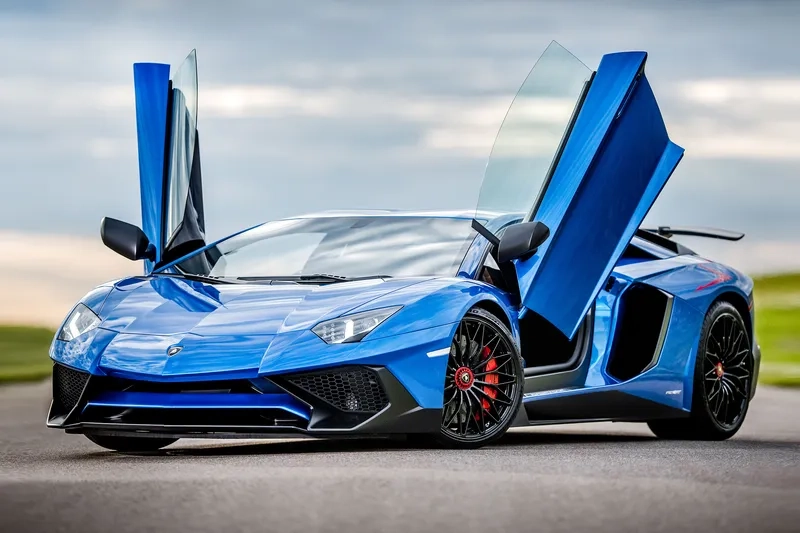 Khám phá xe lamborghini đẹp nhất chạy trên phố Việt Nam