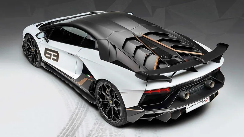 Thay đổi phong cách với lamborghini aventador svj độ bodykit